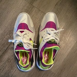 Nike youth shoes, like new. Without box.